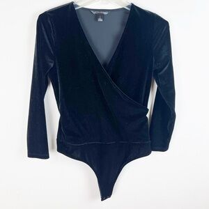Banana Republic Black Velvet Faux Wrap Bodysuit V Neck Small Classy Preppy Goth